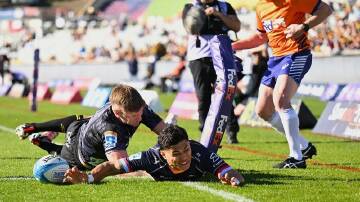 Noah Lolesio scores a try for the Brumbies in their win over the Hurricanes in Canberra. (Lukas Coch/AAP PHOTOS)